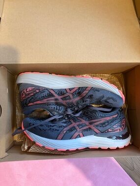 ASICS Women's Water-proof Trail Running Shoes Size 7 or 7.5